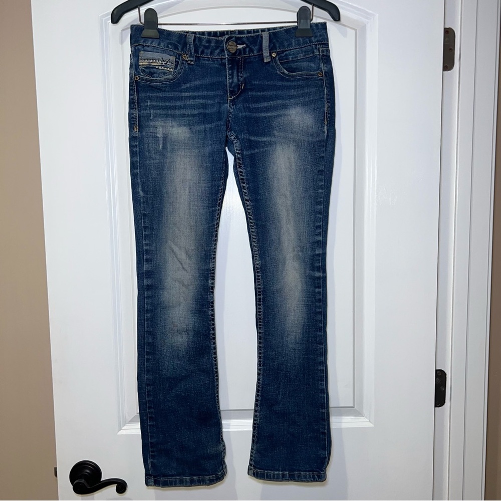 Amethyst Women's Medium Wash Cute Straight Leg Denim Blue Jeans. Size 5 Short